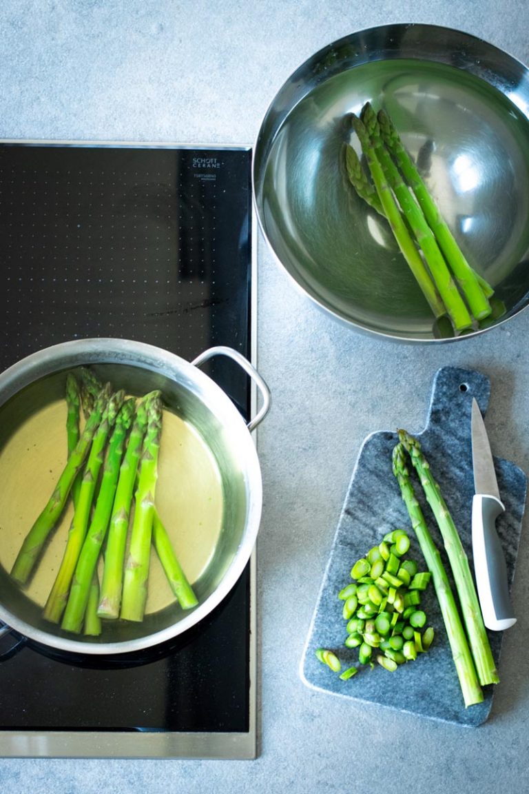 cuocere gli asparagi per la torta salata