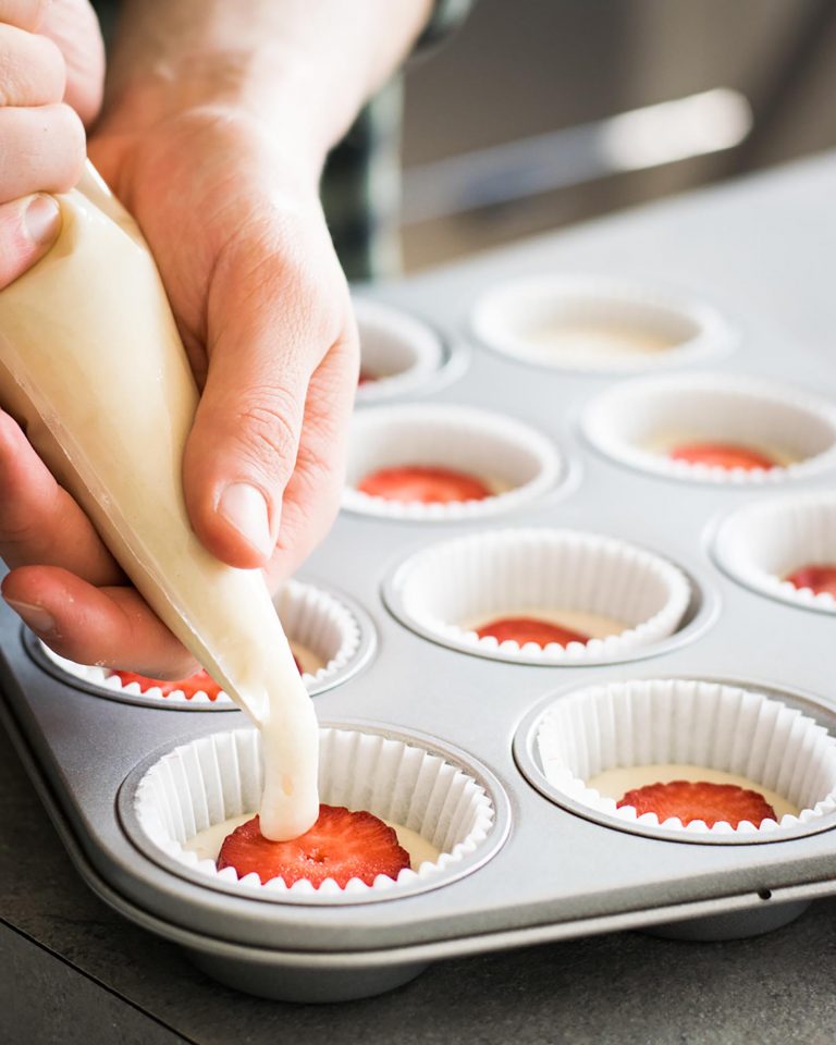 cupcake alle fragole con cuore morbido