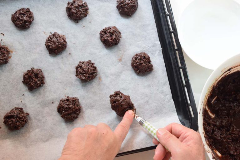 formare i biscotti al doppio cioccolato