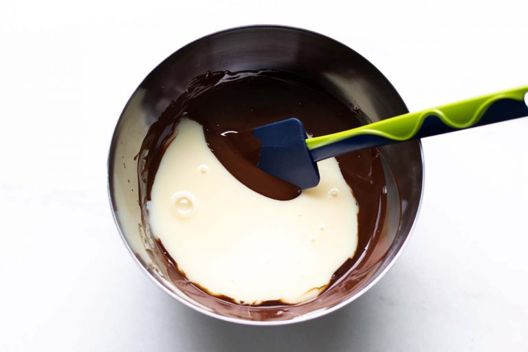 gelato al cioccolato con latte condensato