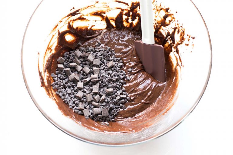 impasto muffin con gocce di cioccolato