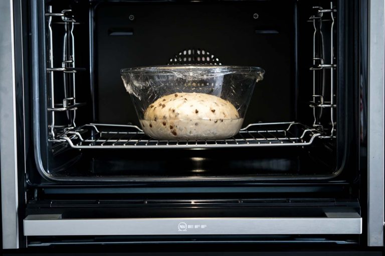 impasto dei panini con gocce di cioccolato