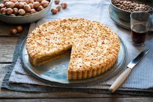 torta della nonna alla nocciola con crema al caffè