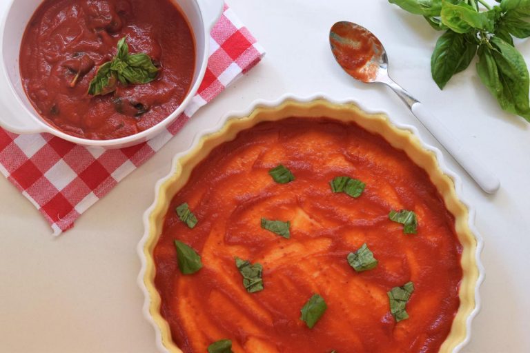 torta salata con melanzane e pomodori