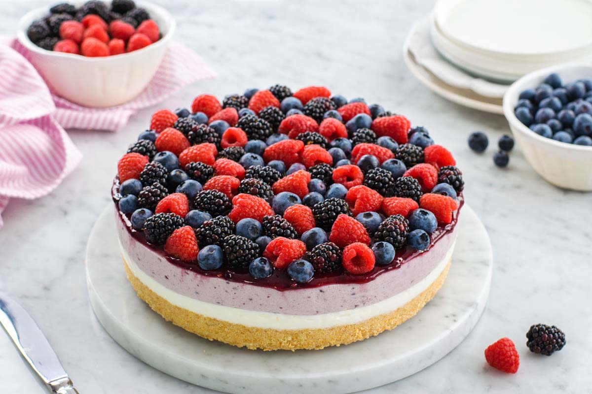 Cheesecake ai frutti di bosco senza cottura - Ricetta Fatto in casa da  Benedetta