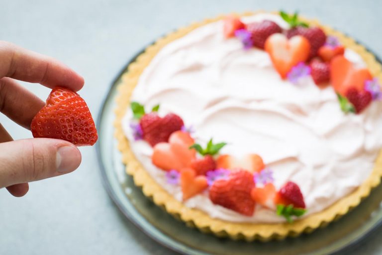 crostata con crema alle fragole