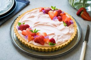 crostata di mousse alle fragole e cioccolato bianco