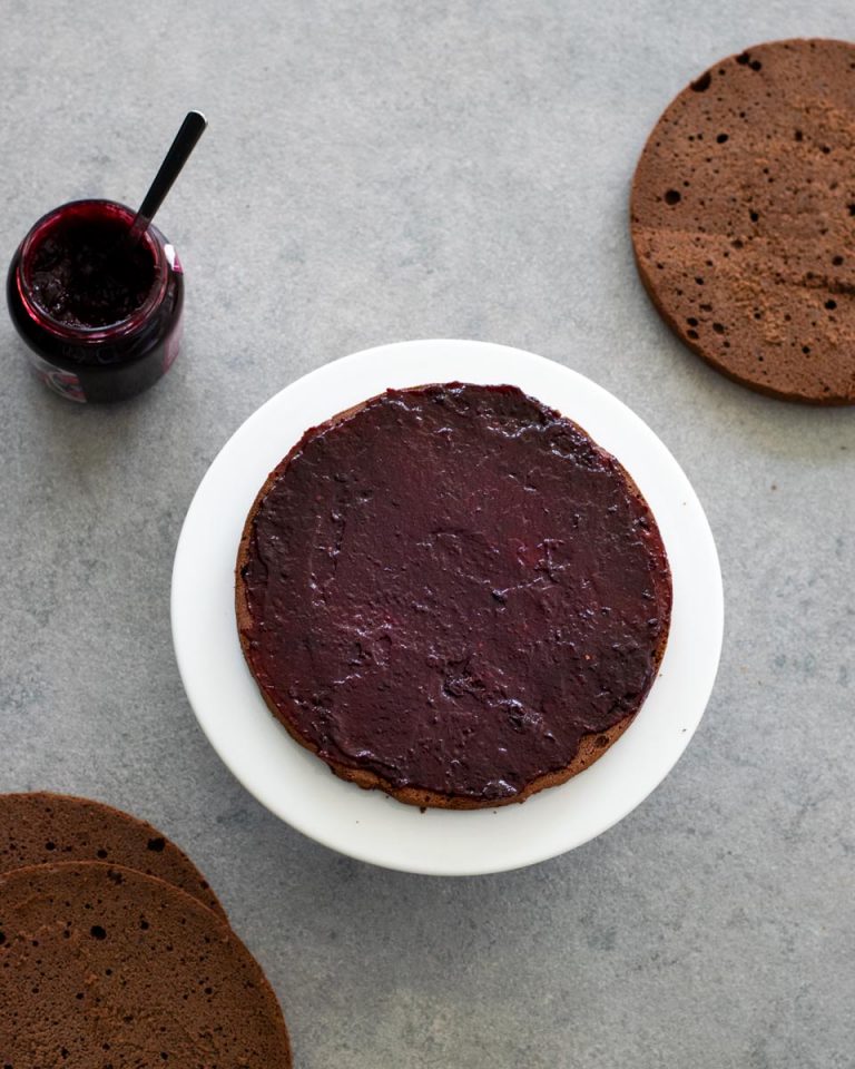 farcire la torta torta al cioccolato e lamponi