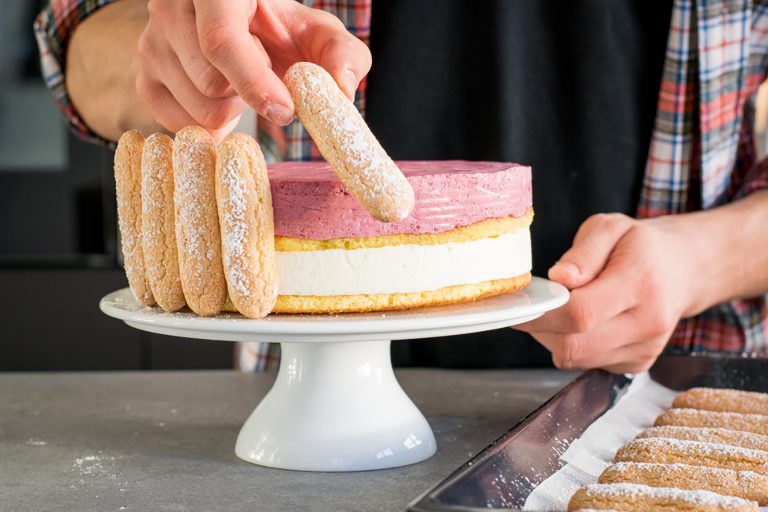 torta charlotte ai frutti di bosco