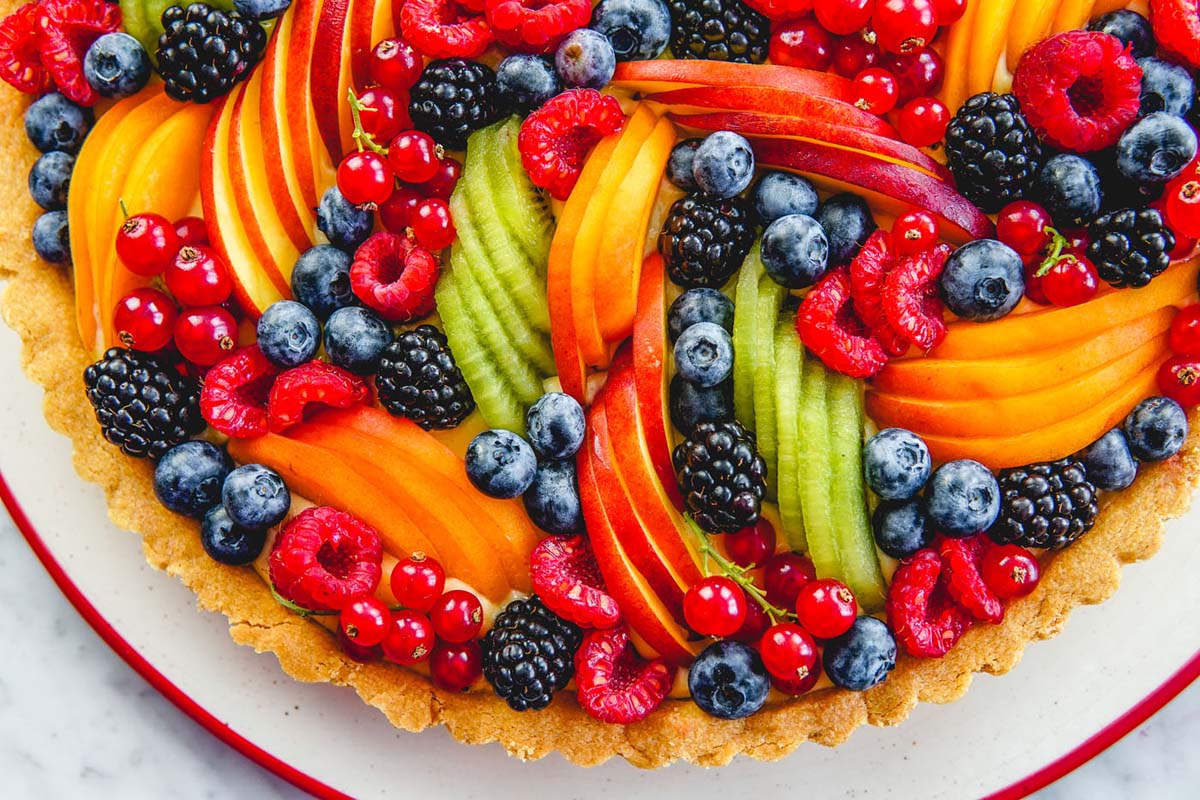 decorazione torta con frutta