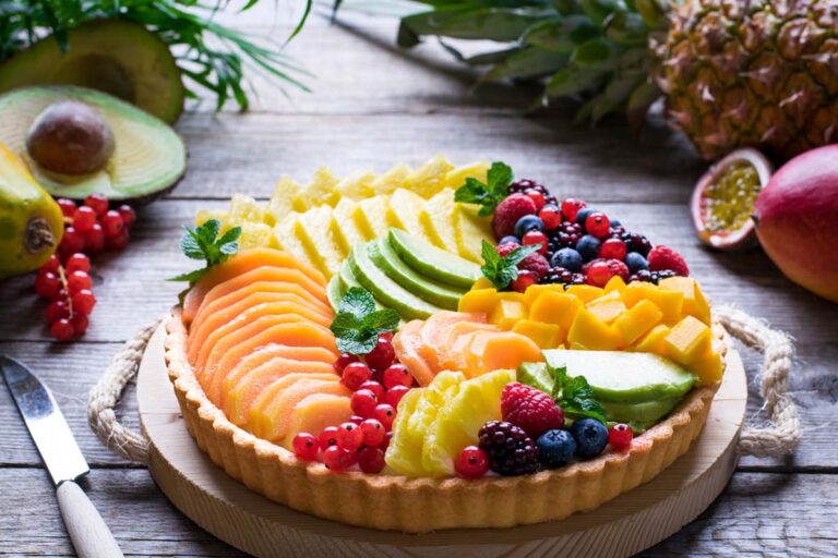 decorazione torta con frutta