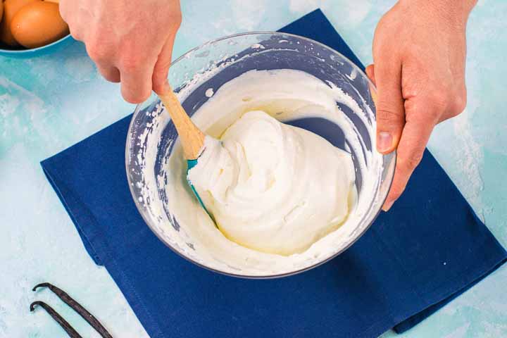 crema al latte per torta paradiso