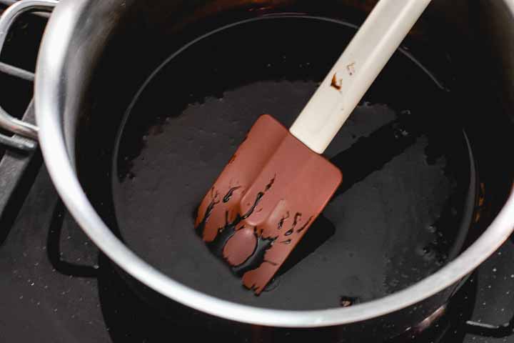 torta al cioccolato con glassa a specchio