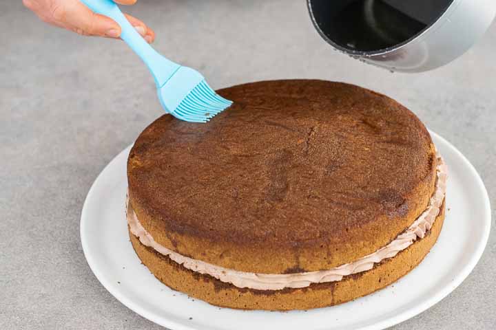 torta al cioccolato con crema chantilly