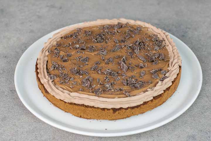 torta crema chantilly e gocce di cioccolato