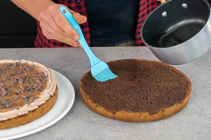 torta pan di spagna e crema chantilly e cioccolato