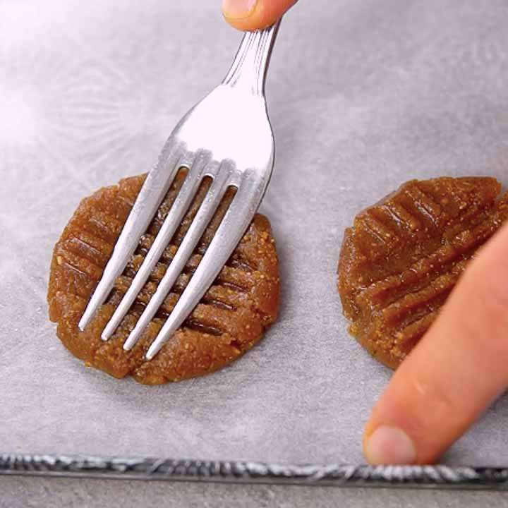 biscotti con crema di arachidi