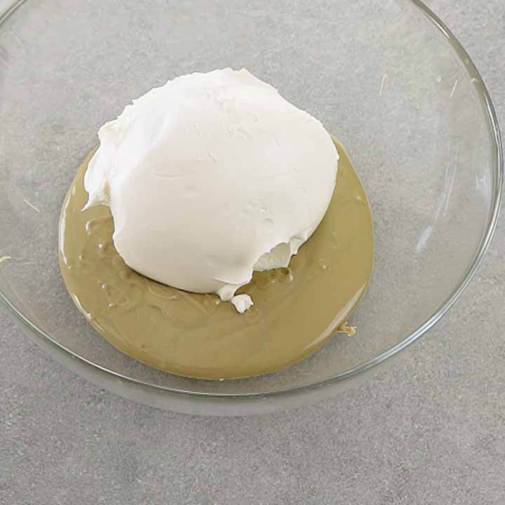 tiramisù al pistacchio con mascarpone e panna