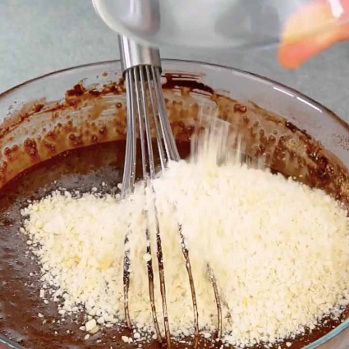 crostata con amaretti