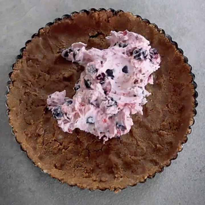 sbriciolata ricotta e frutti di bosco