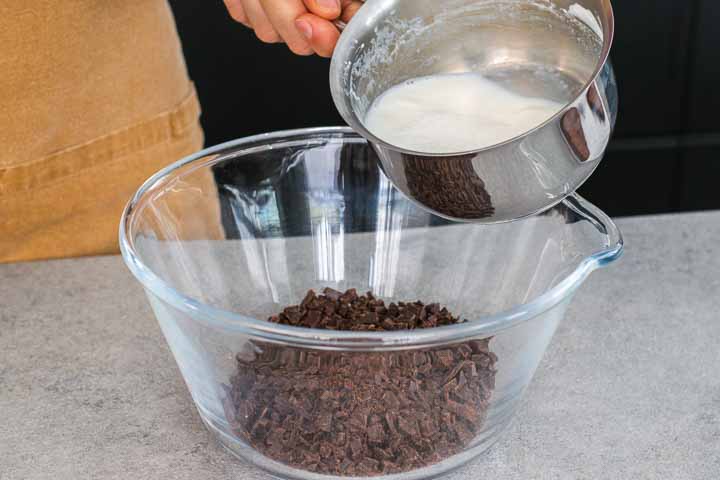 torta mousse al cioccolato e fragole