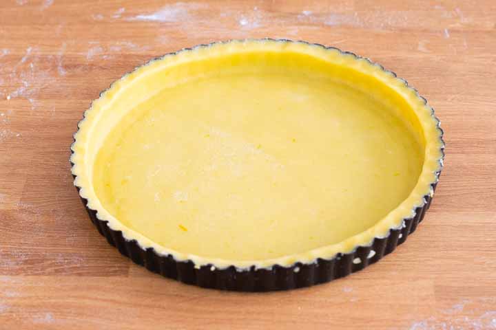 crostata con mirtilli freschi