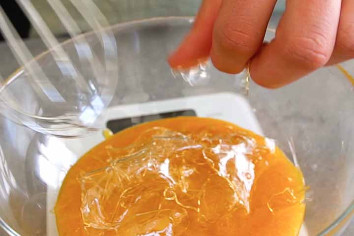 dolce con le pesche fresche