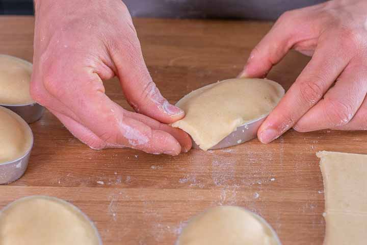dolce tipico pugliese con la crema