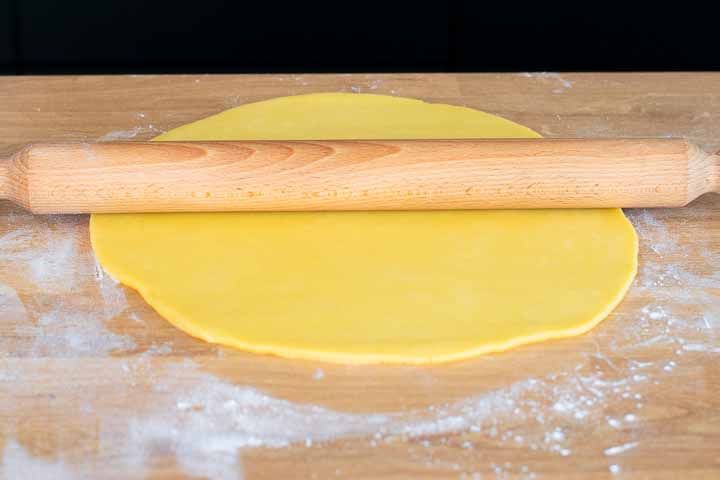 torta al cioccolato bianco, yogurt e lamponi