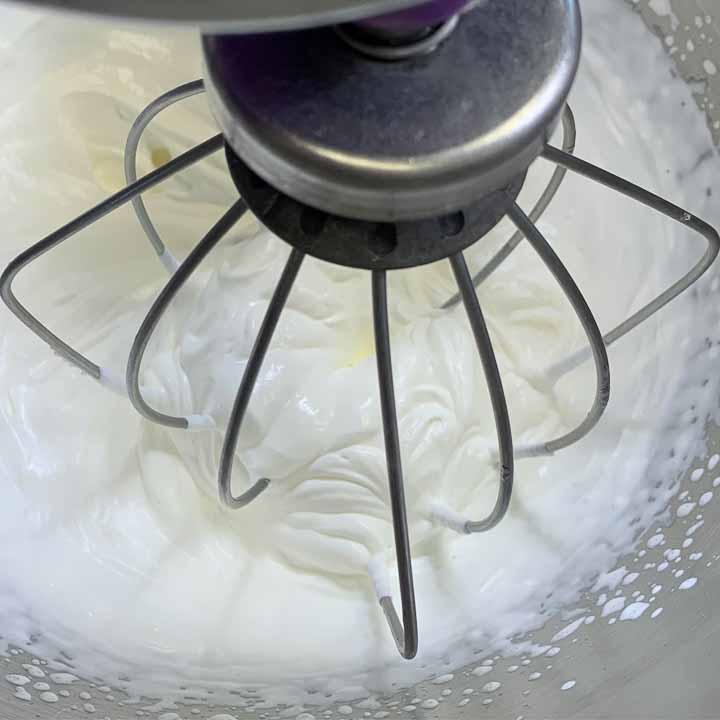 torta con pan di spagna e crema pasticcera