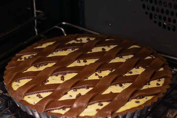 crostata alla ricotta con gocce di cioccolato