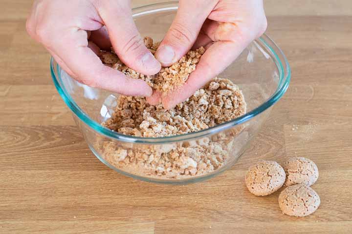 torta con gli amaretti