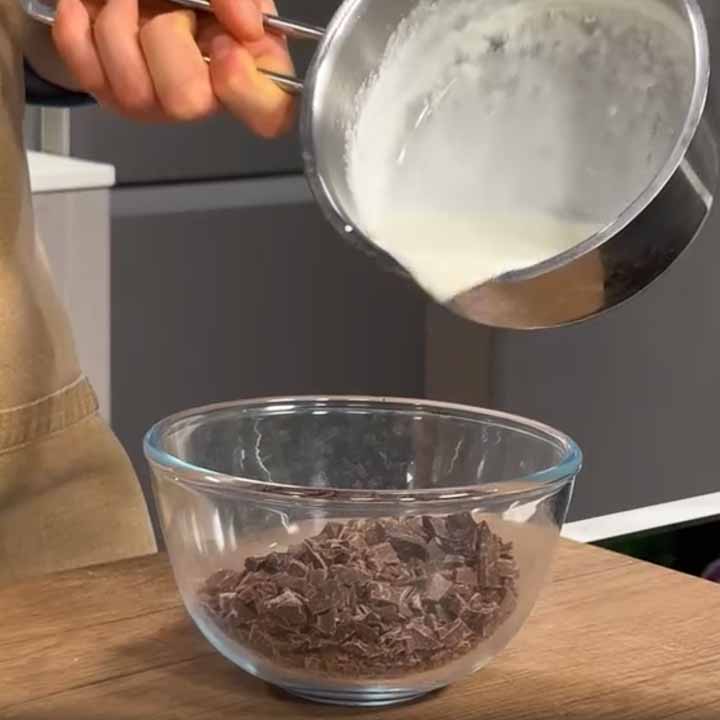chiffon cake decorata